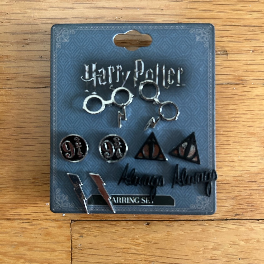Warner Bros. Harry Potter Silver and Black Earring Set